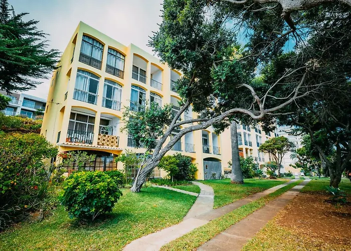 Sea Breeze I Caniço